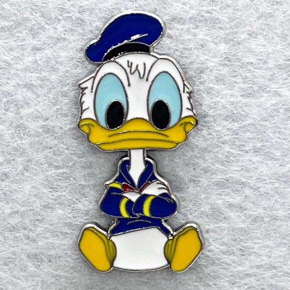 🔮 5/$25 Disney Big Head Art Donald Duck Pin‎ - Picture 1 of 3
